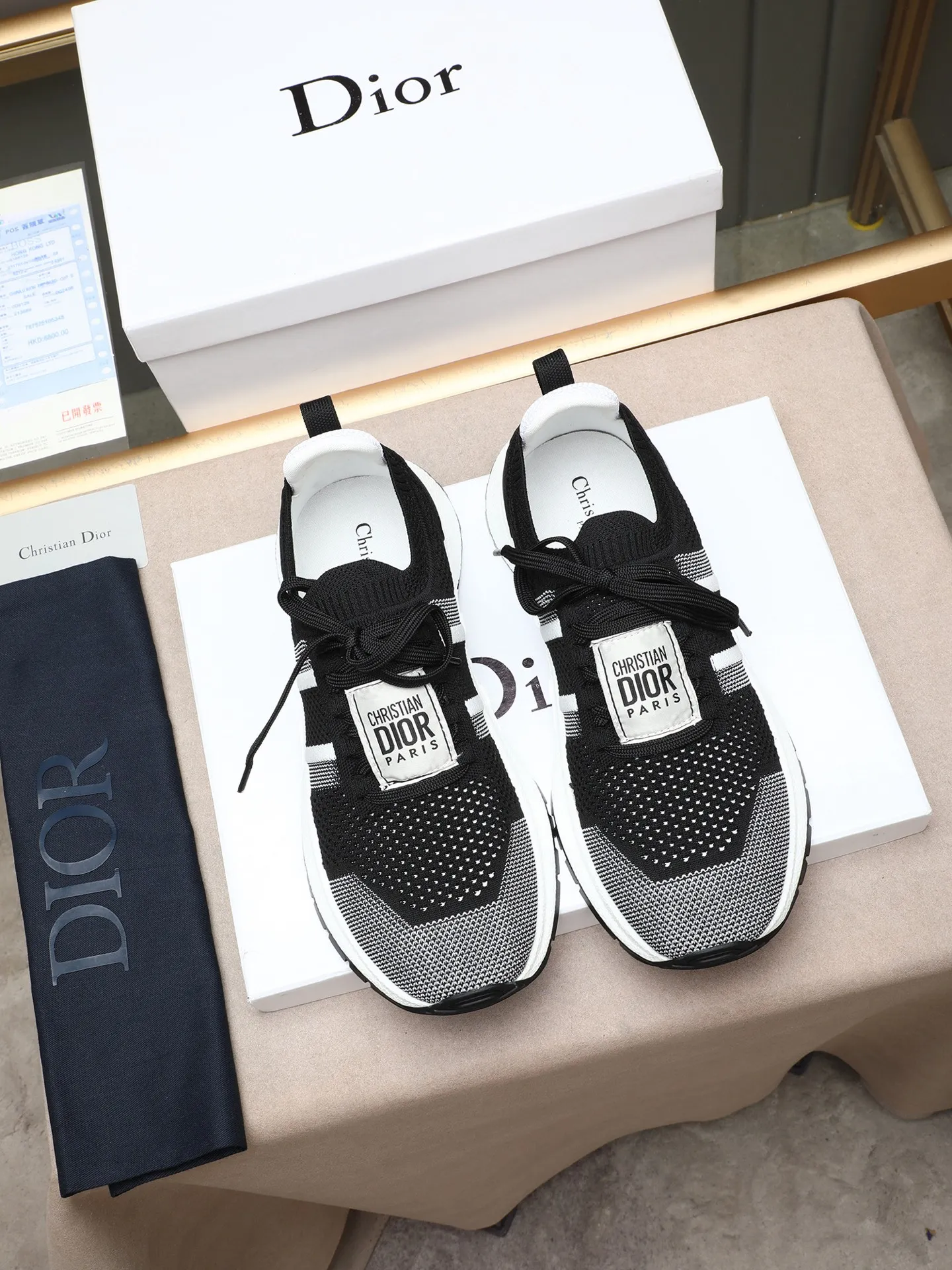 Men's shoes 💰420 🌟DIOR CHRONO Dior's new, casual, business, all-in-one sports shoes. Simple and super versatile. The uppers are equipped with Logo cloth labels. The uppers are perfect and luxurious and can be matched with any spring, summer, autumn and winter clothing. The upper feet are even more comfortable! The original material is disassembled and reproduced perfectly. The fly-woven upper is breathable and comfortable. The original super light TPU anti-slip outsole. Unique. Full of details. Fine workmanship. Worth owning 3 color options 38-44 (customized for 45)